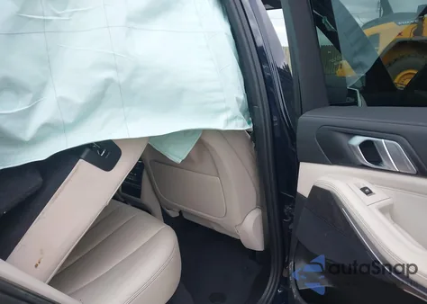 2022 BMW X5 xDrive40I z USA, uszkodzony, nr VIN 5UXCR6C01N9L91789